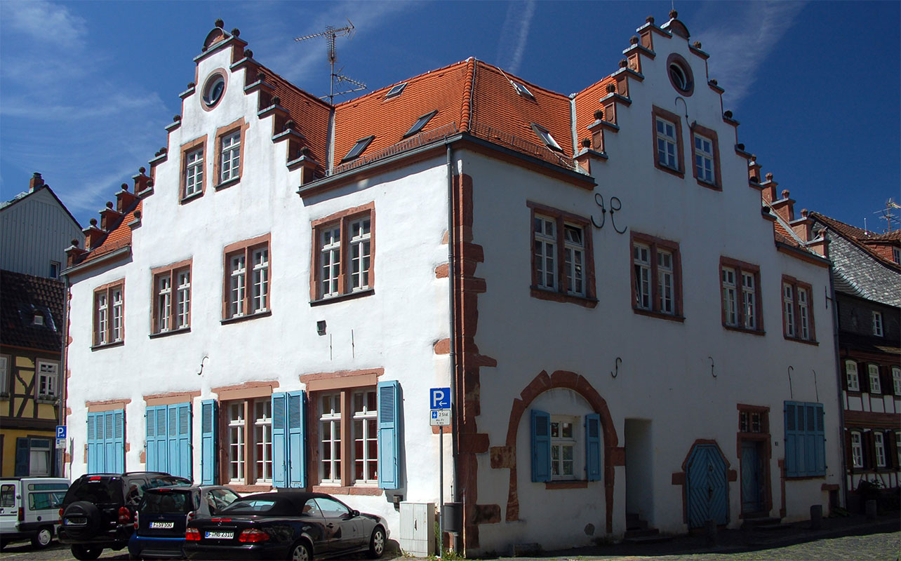 Der Tempel Frankfurt-Höchst am historischen Rathaus